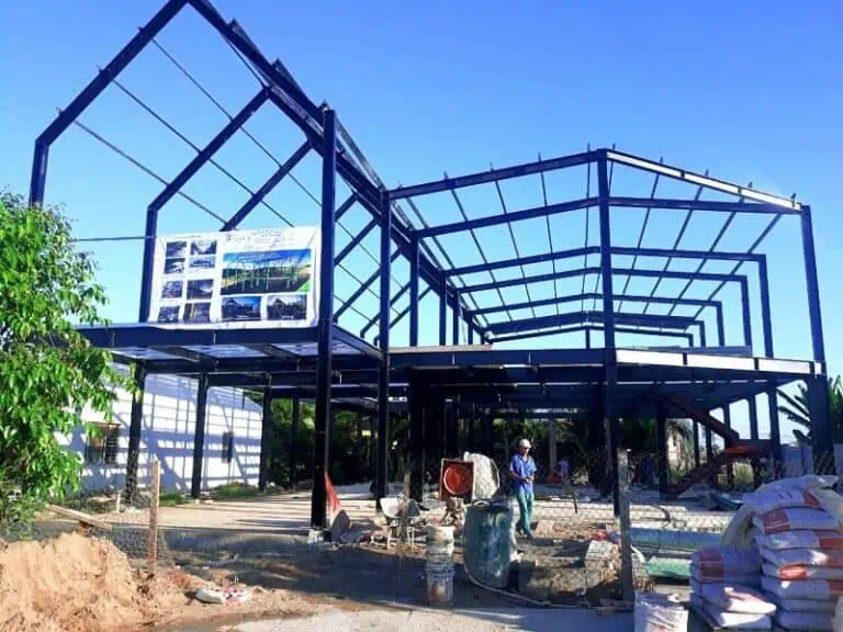 Có nên xây quán cafe bằng khung thép tiền chế